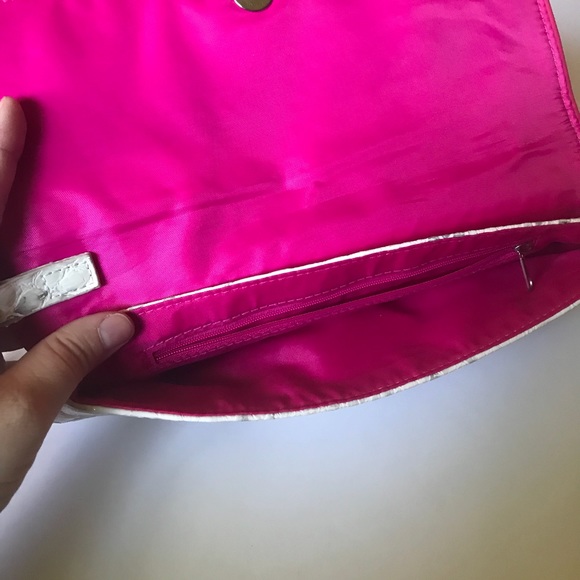 🛍 White Faux Animal Skin Clutch - Picture 3 of 5